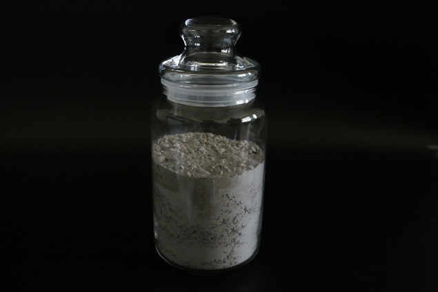 Водная саморастекающаяся ремонтная масса для конвертера